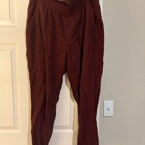 Old Navy, XL, burgundy, boyfriend fit pull on joggers. 
90% Rayon, 10% polyester